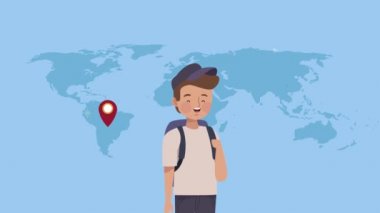 Dünya haritaları olan genç bir turist.