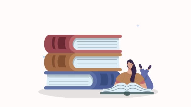 Mladá studentka čtení knihy a hromádky knih — Stock video