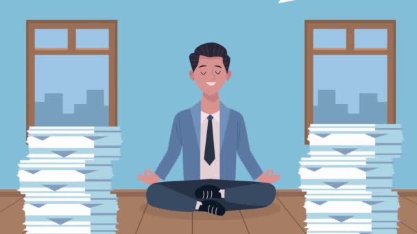 Hombre de negocios practicando yoga con documentos — Vídeos de Stock