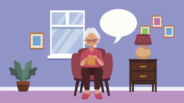 Mormor syr i vardagsrummet animation — Stockvideo