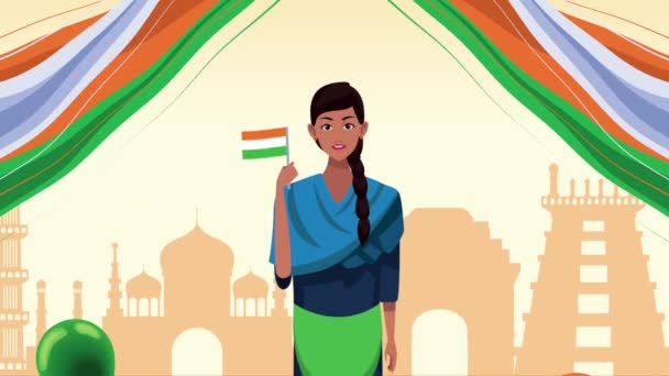 Святкування Індії день з жінкою махаючи прапор — стокове відео
