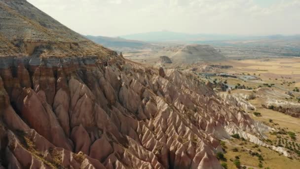 Epic aerial panorama of mountains and stunning rocky landscape scenery. Natural travel landmarks in Cappadocia, Turkey. — Vídeo de Stock
