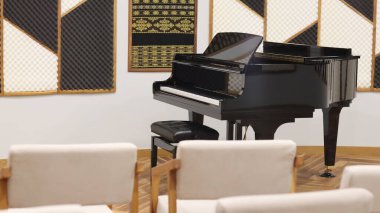 Klasik bir piyanosu olan bir salon odası.