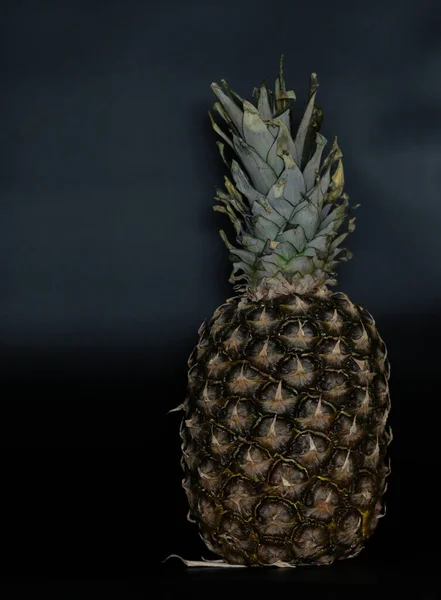 Piña Sobre Fondo Negro — Foto de Stock