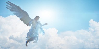 Büyük beyaz kanatlı İncilsel melek uçan 3D