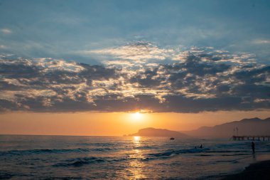 Deniz akşamında gün batımı