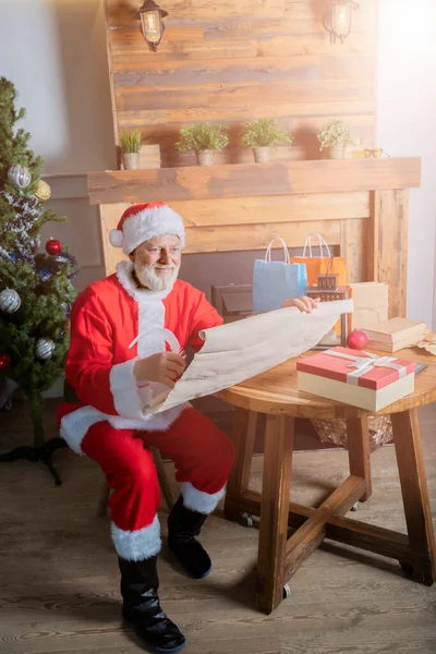 Santa Claus Writes Congratulatory Letter Christmas Portrait — Fotografia de Stock
