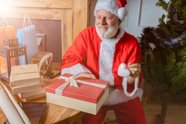 Santa Claus Prepares Gifts Box Christmas Portrait — Stock Photo, Image