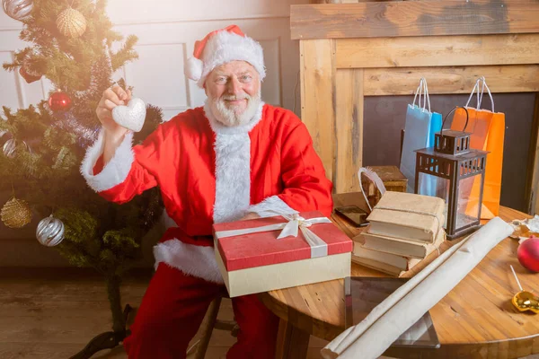 Santa Claus Prepares Gifts Box Christmas Portrait — Fotografia de Stock