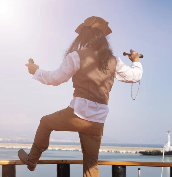 Witzig Der Piratenkapitän Reiseentdecker Und Entdecker Auf Dem Alten Piratenschiff — Stockfoto