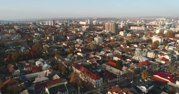 Sonbahar döneminde Moldova 'daki Chisinau City' nin hava aracı görüntüleri — Stok video
