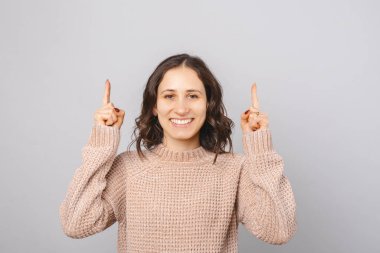 İki elimle gösterdiğim fotokopi alanına bak..