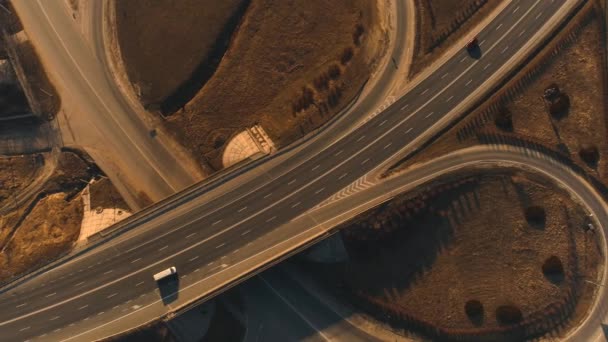 Letecké drone video z mnoha silnic ve městě — Stock video