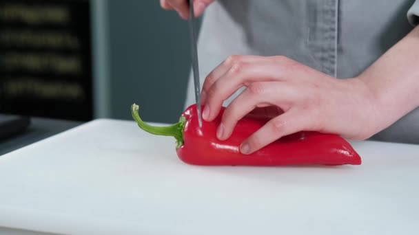 Close up video of chef cutting red pepper in kitchen — Stock Video