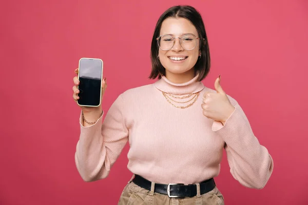 Close Photo Smiling Woman Holding Phone Thumb Blank Screen Copy — Fotografia de Stock
