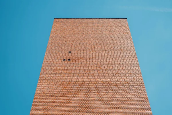 Photo Afar Brick Wall Clean Sky — 图库照片
