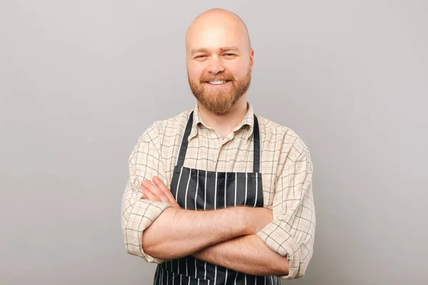 Uma Foto Barista Barbudo Sorrindo Com Braços Cruzados — Fotografia de Stock