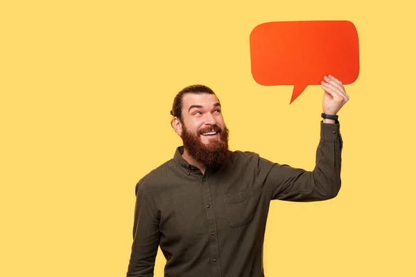 Bearded Man Holding Speech Bubble While Being Excited — Stockfoto