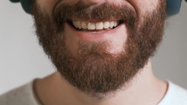 Close Footage Bearded Mans Mouth Smiling — Stock videók