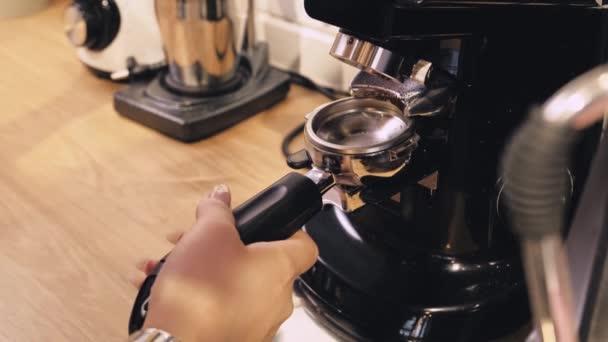Close Footage Barista Grinding Coffee Grinder Machine Cafe — Video Stock