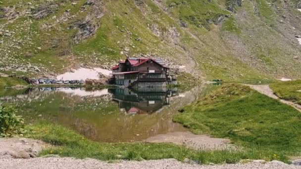 Filmagem Movimento Lago Glaciar Nas Montanhas Dos Cárpatos Romênia Bela — Vídeo de Stock