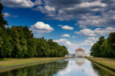 Münih 'teki kalenin güzel yaz manzarası.