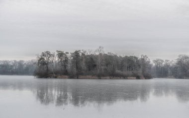 Ingolstadt şehrindeki Bavyera 'da bir gölde gün batımı fotoğrafları.