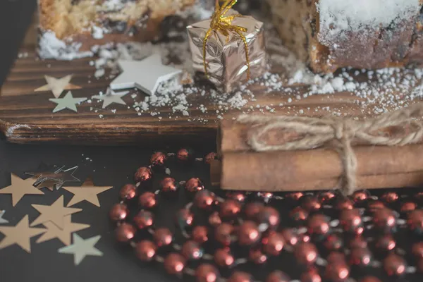 Stollen Natale Tradizionale Fatto Frutta Secca Noci Cosparse Zucchero Velo — Foto Stock