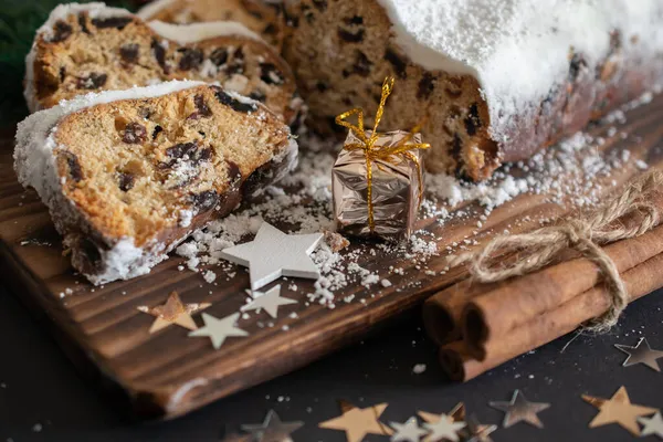 Traditional Christmas Stollen Made Dried Fruits Nuts Sprinkled Powdered Sugar — Stock Photo, Image