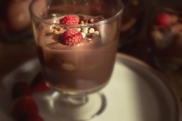 Chocolate Mousse Raspberries Strawberries Glass Sweet Dessert — стоковое фото