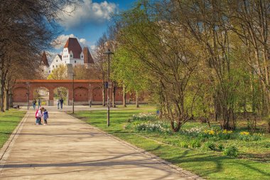Bahar Ingolstadt, İlkbaharda Alman şehrinde bir park, Klenzepark
