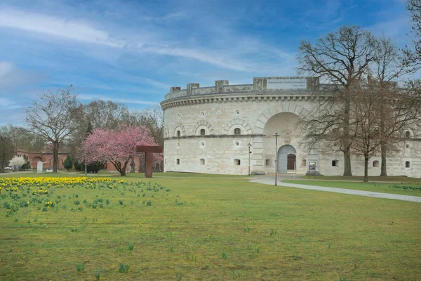 Bahar Ingolstadt, İlkbaharda Alman şehrinde bir park, Klenzepark