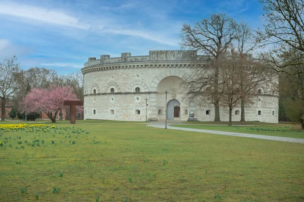 Bahar Ingolstadt, İlkbaharda Alman şehrinde bir park, Klenzepark