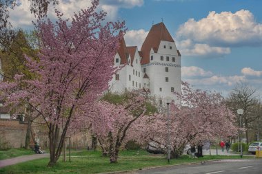 Almanya, Ingolstadt 'ta güneşli bir günde güzel bir manzara.