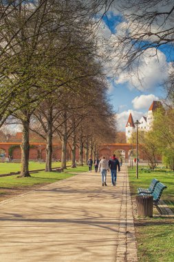 Almanya, Ingolstadt 'ta güneşli bir günde güzel bir manzara.
