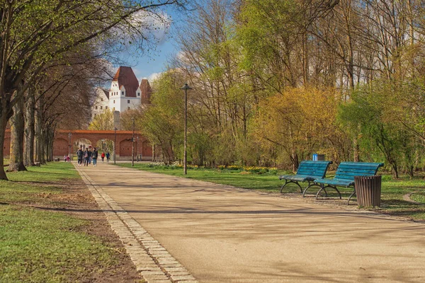 Almanya, Ingolstadt 'ta güneşli bir günde güzel bir manzara.