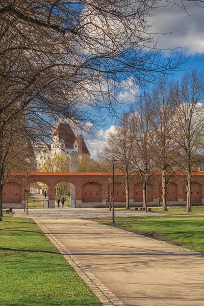 Almanya, Ingolstadt 'ta güneşli bir günde güzel bir manzara.