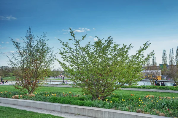 Almanya, Ingolstadt 'ta güneşli bir günde güzel bir manzara.