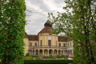 Bulutlu güzel mavi gökyüzü, Ingolstadt, Bavyera yaz manzarası