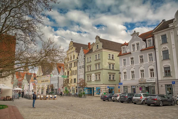 Bulutlu güzel mavi gökyüzü, Ingolstadt, Bavyera yaz manzarası