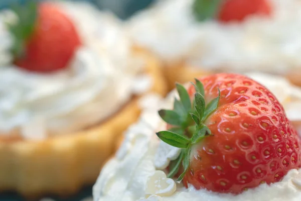 Beautiful Dessert Sponge Cake Cream Strawberries — Stock Photo, Image