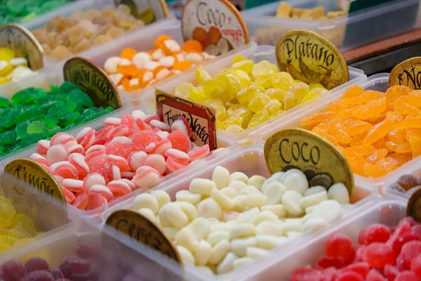 Markette renkli şekerler