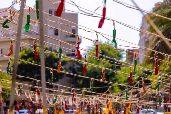 Havai fişek seti öyle bir şekilde dağıtıldı ki alev aldıklarında bir harmonik ses, bir maske, Valencia 'da tipik bir kutlama ile sonuçlandı. İspanya