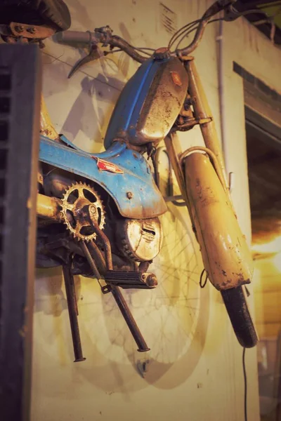 Primo Piano Una Vecchia Sporca Auto Epoca — Foto Stock