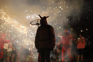 Celebracin de corre fuegos en la ciudad de valencia