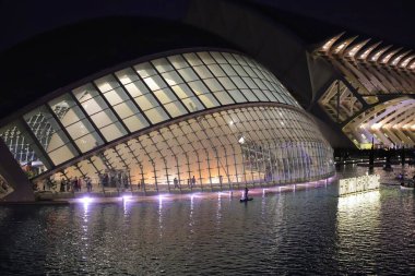 Geceleri Valencia 'da Bilim Şehri' nin inşası.