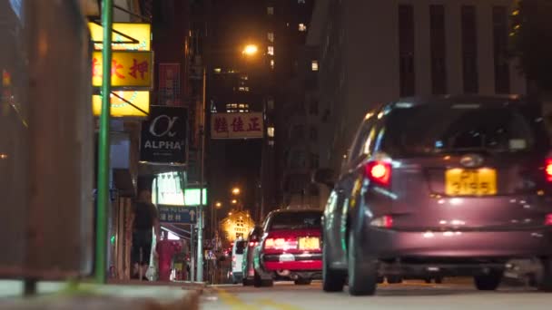홍콩 의도 로를 따라 여러 대 의자 동차와 택시 가운 전하고 있다 — 비디오