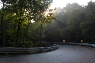 Romanya 'nın Karpat Dağları' ndaki ulusal modern karayolu geçidi.