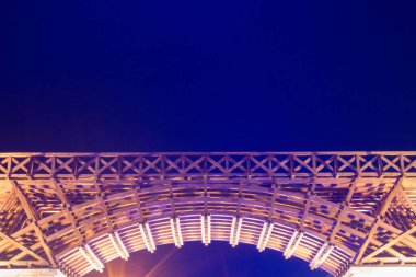 Tuna üzerindeki Antik Roma Köprüsü 'nün modern kopyası..