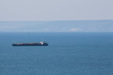 Karadeniz 'e büyük bir gemi kargo taşıyor..